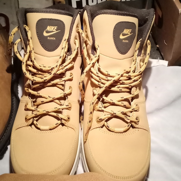 Shoe - Picture 4 of 4